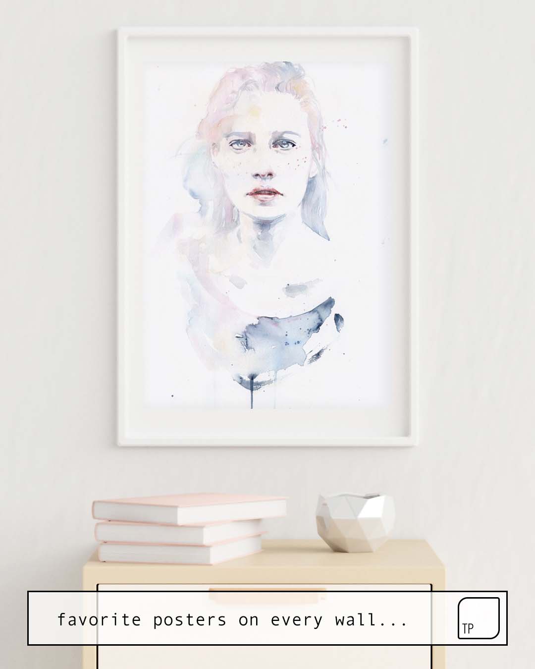 The photo shows an example of furnishing with the motif PALE COLOR by Agnes Cecile as mural