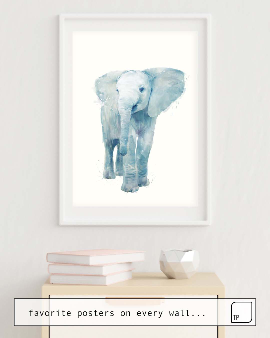 Das Bild zeigt ein Einrichtungsbeispiel mit dem Motiv ELEPHANT von Amy Hamilton als Wandbild