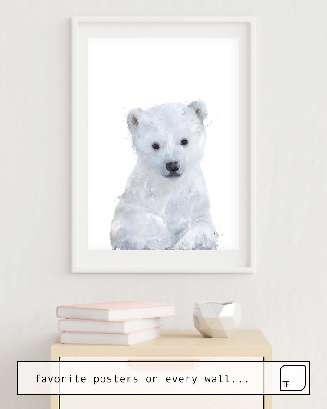 The photo shows an example of furnishing with the motif LITTLE POLAR BEAR by Amy Hamilton as mural